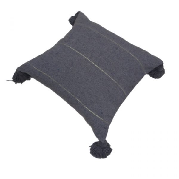 Coussin pompoms 4