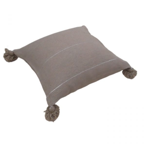 Coussin pompoms 6